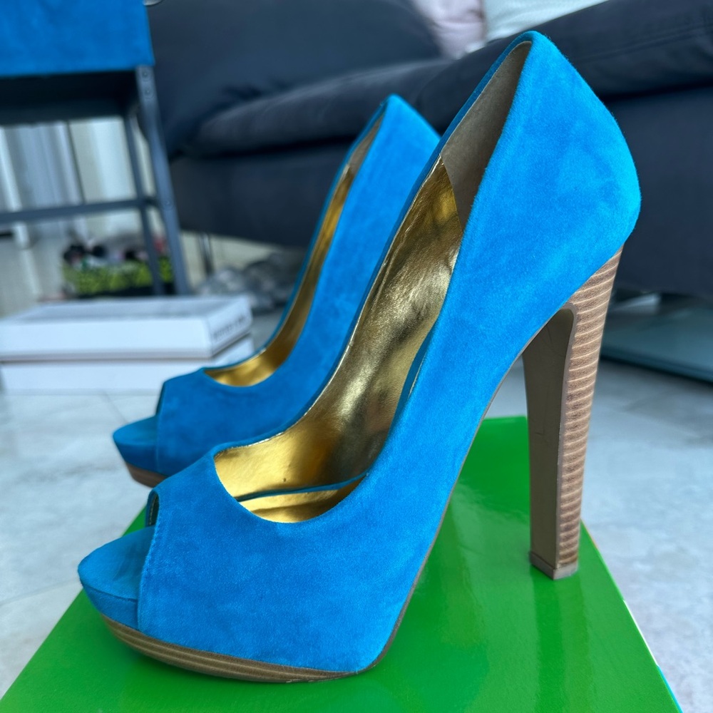 Charles David blue suede shoes